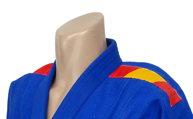 Bandera España colocada en hombros