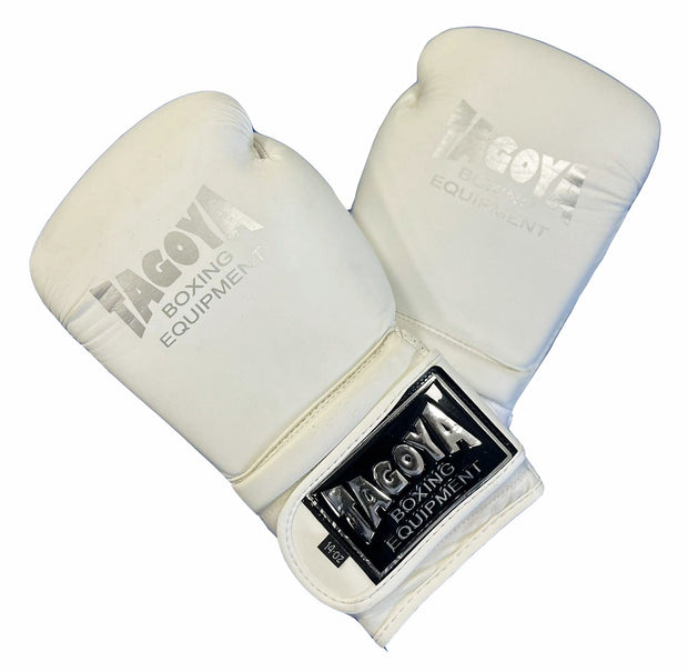 Guantes blancos.