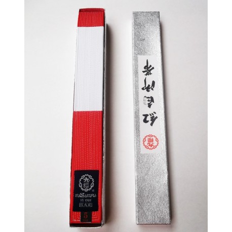 Cinturon rojo-blanco Kusakura con caja, fabricado en Japón.