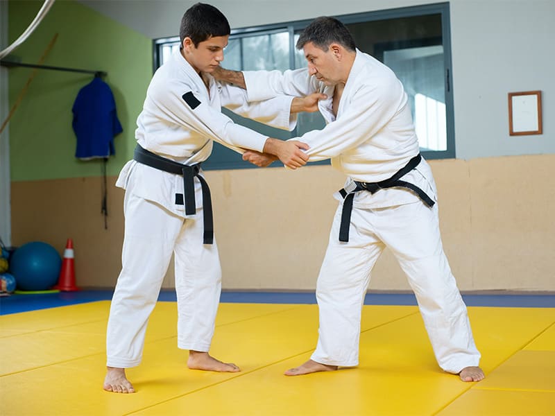 judokas en un combate de judo