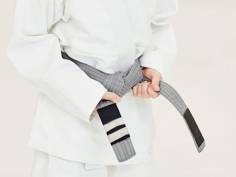Kimono blanco con cinturón