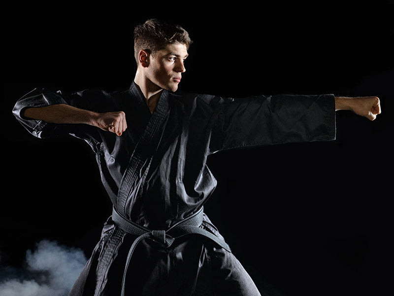 persona practicando ninjutsu con kimono de Tagoya