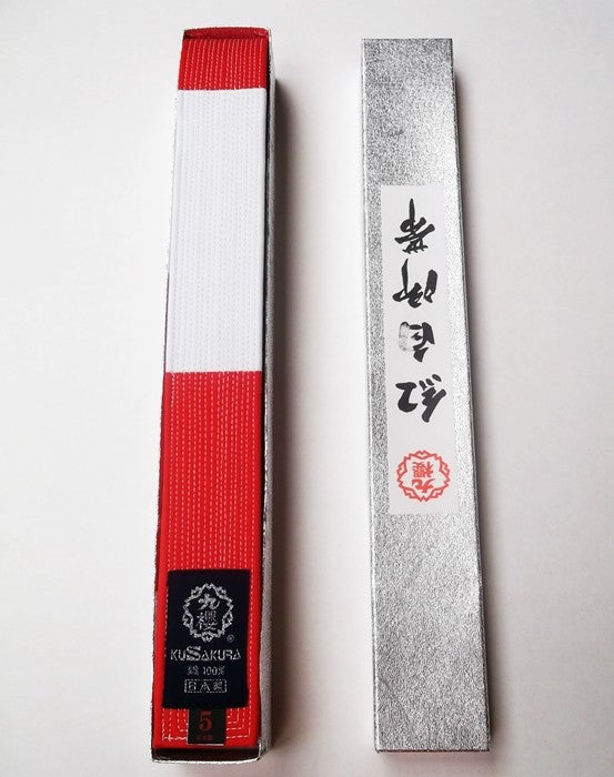 Cinturon rojo-blanco Kusakura con caja, fabricado en Japón