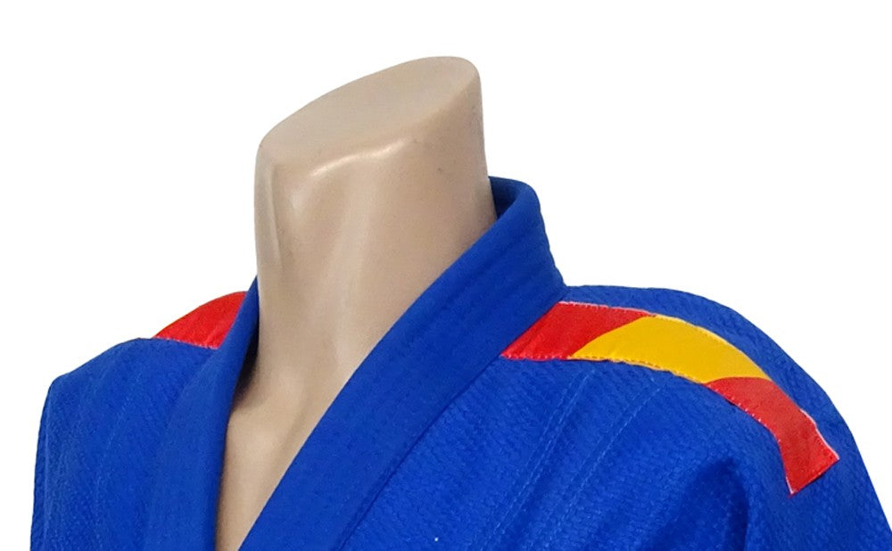 Bandera España colocada en hombros