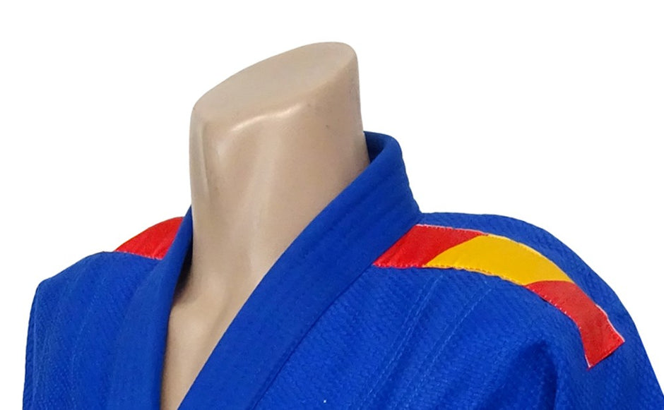 Bandera España colocada en hombros