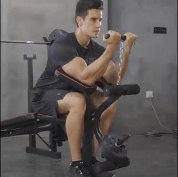 Máquina multifunción de musculación.