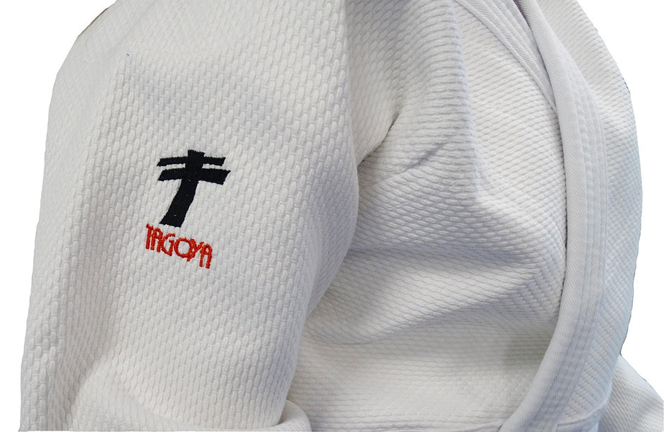 Judogi Lady Master blanco con corte de mujer (corte entallado)