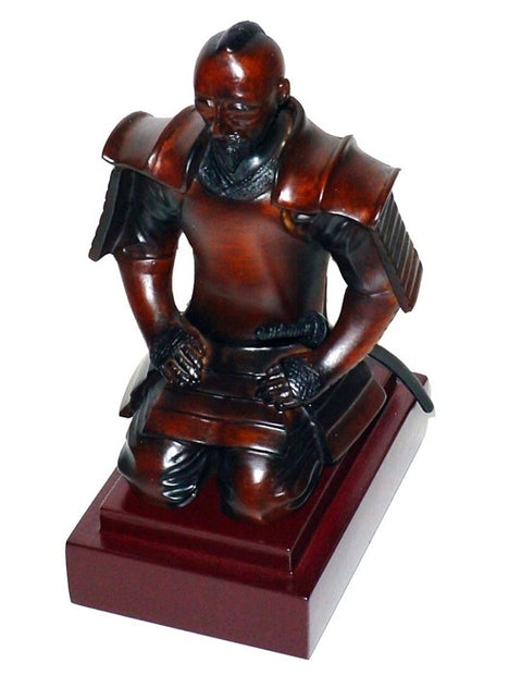 Figura samurai de resina. Katana incluida.