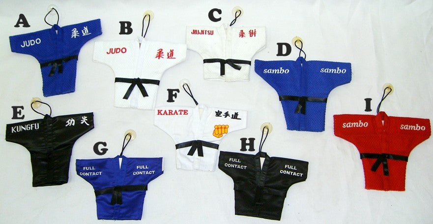 Minikimonos para colgar.